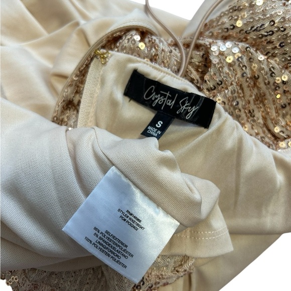 Elegant Gold Sequin One-Shoulder Dress - Picture 6 of 6